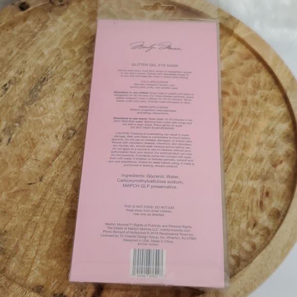 Marilyn Monroe Pink Glitter Gel Eye Mask - Picture 3 of 4